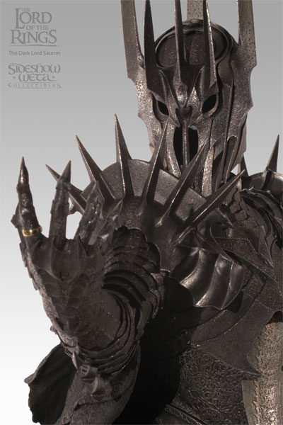 Sauron_statue_L